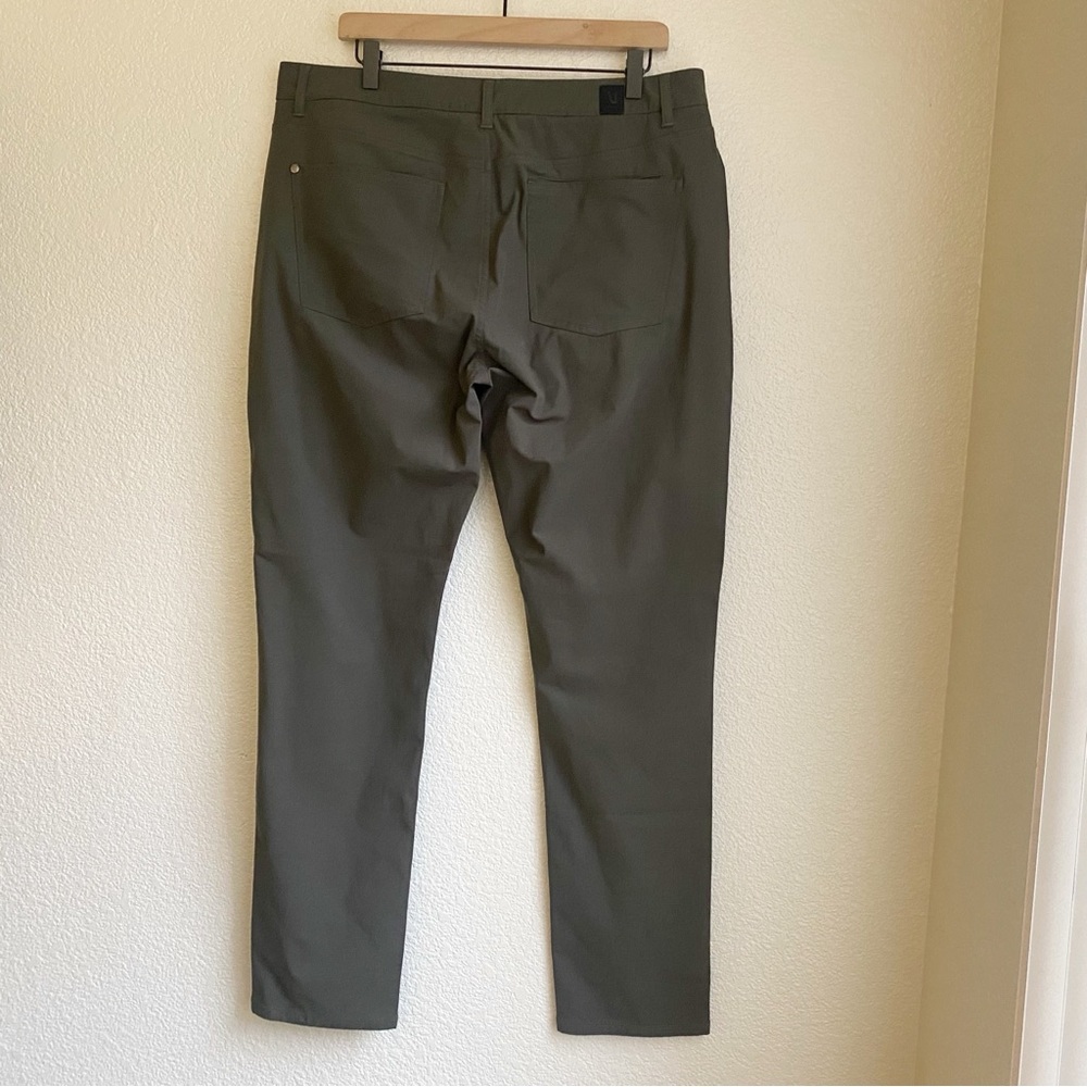Vuori Meta Pant Athletic Slim Fit in Dark Oregano - Picture 3 of 10